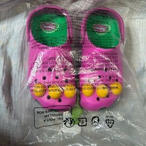 Limited Edition Exclusive Barney and Friends Crocs NWT Men’s 6 Womens 8
